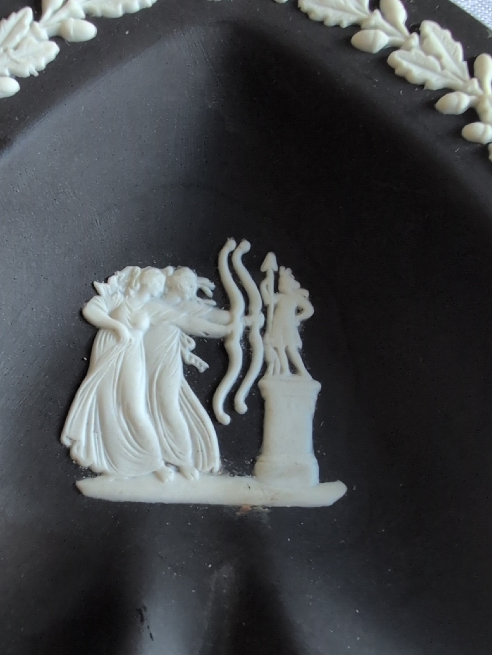 *Rare* Vintage Wedgwood Black and White Jasperware Decorative Dish - Picture 2 of 5